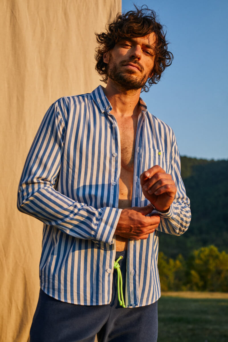 Man wears a Light shirt with large stripes