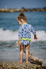 Petite fille portant une culotte de bain Toile de Jouy Balinaise
