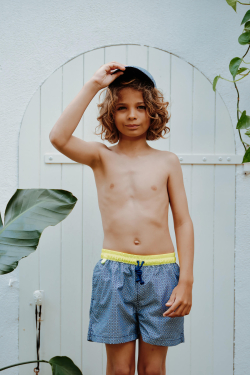 Boy wearing a swimsuit with belt Meno Sunny Azulejos